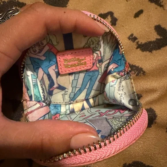 Betty & Veronica coin pouch keychain - Picture 3 of 4